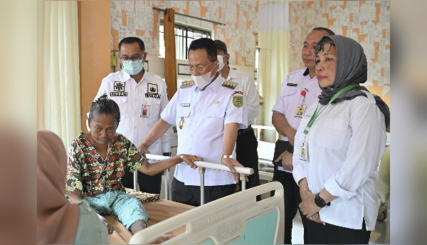 Bupati_Rohil_Sidak_ke_RSUD.jpg