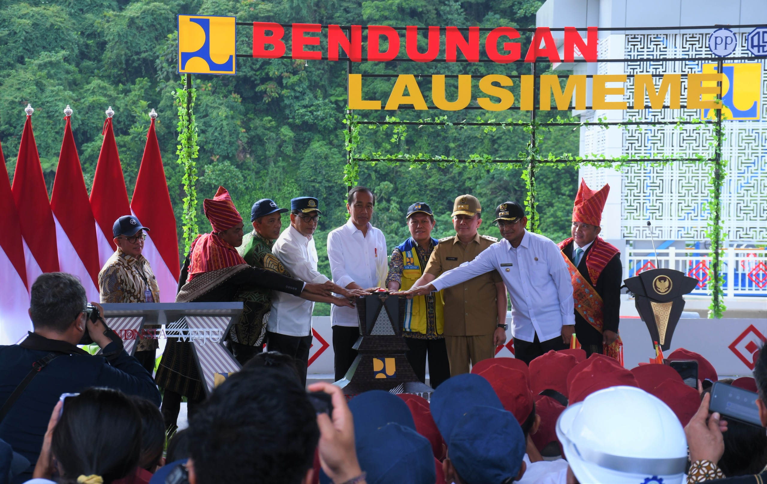 Jokowi_Bendungan.jpg