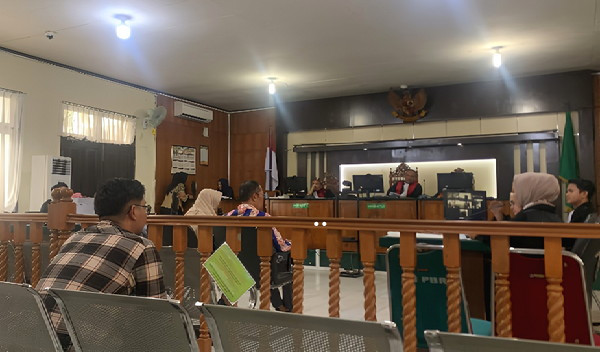 Sidang_Sukarmis1.jpg
