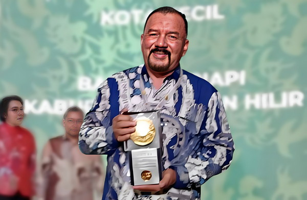 piala_Adipura_Rohil.jpg